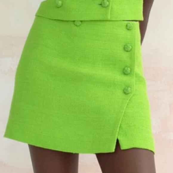 Zara Neon Green Textured Skirt Bloggers Favorite Size Medium and Large - Picture 2 of 6